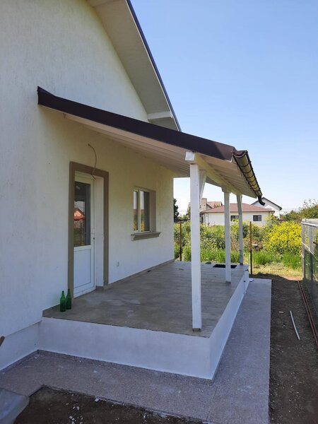 Sabareni casa 4 camere 2 bai p+pod placa beci curte amenajata gazon pavele
